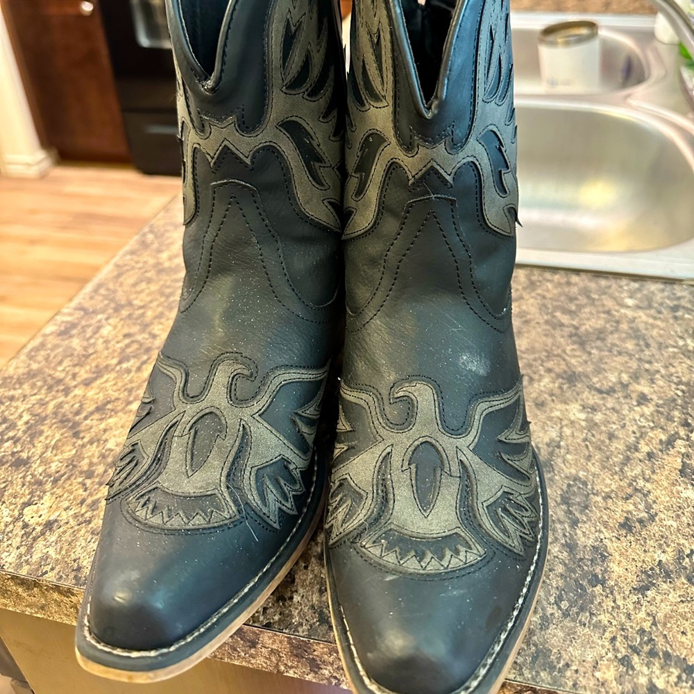 Roper designer boots worn 4 times in pristine condition -